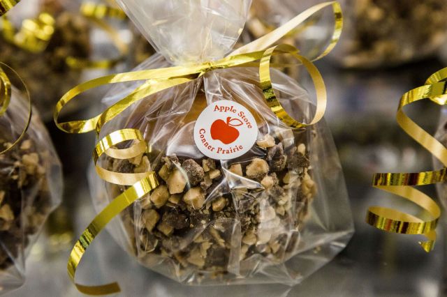 apple store caramel apple gift